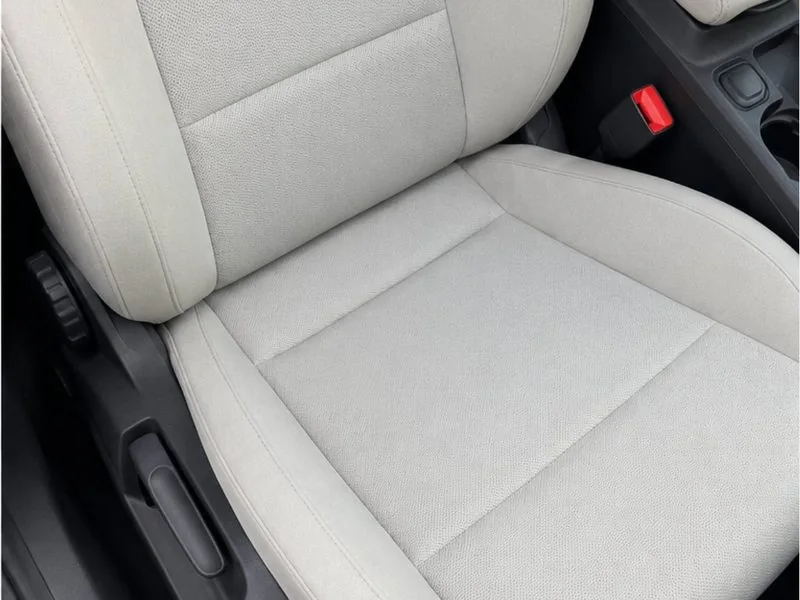 Autosedačka po tepovaní – čistá svetlá látka, WashWash Bratislava